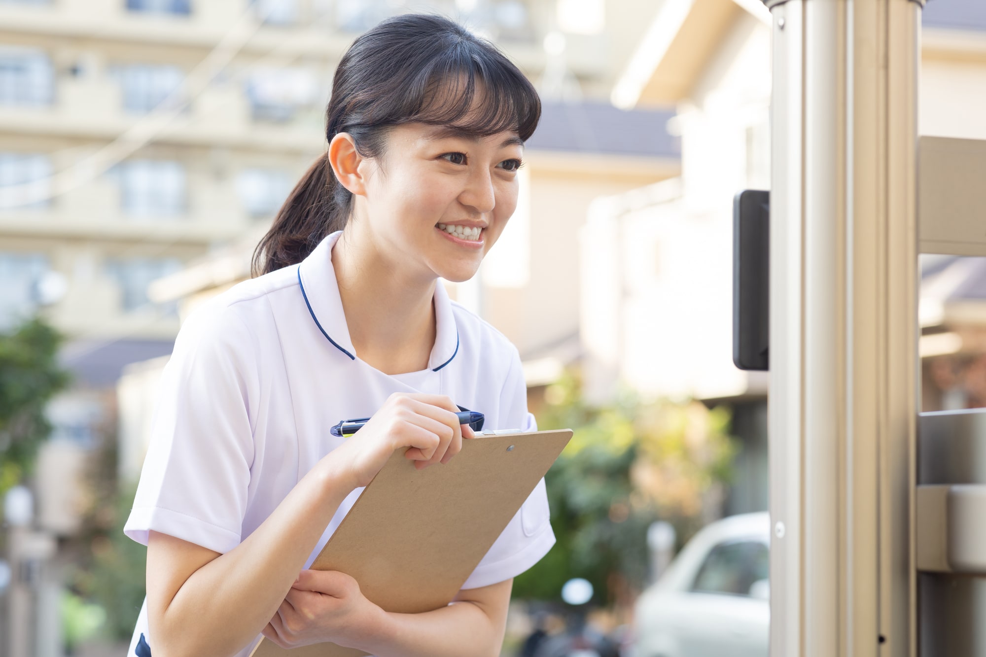 笑顔の女性薬剤師